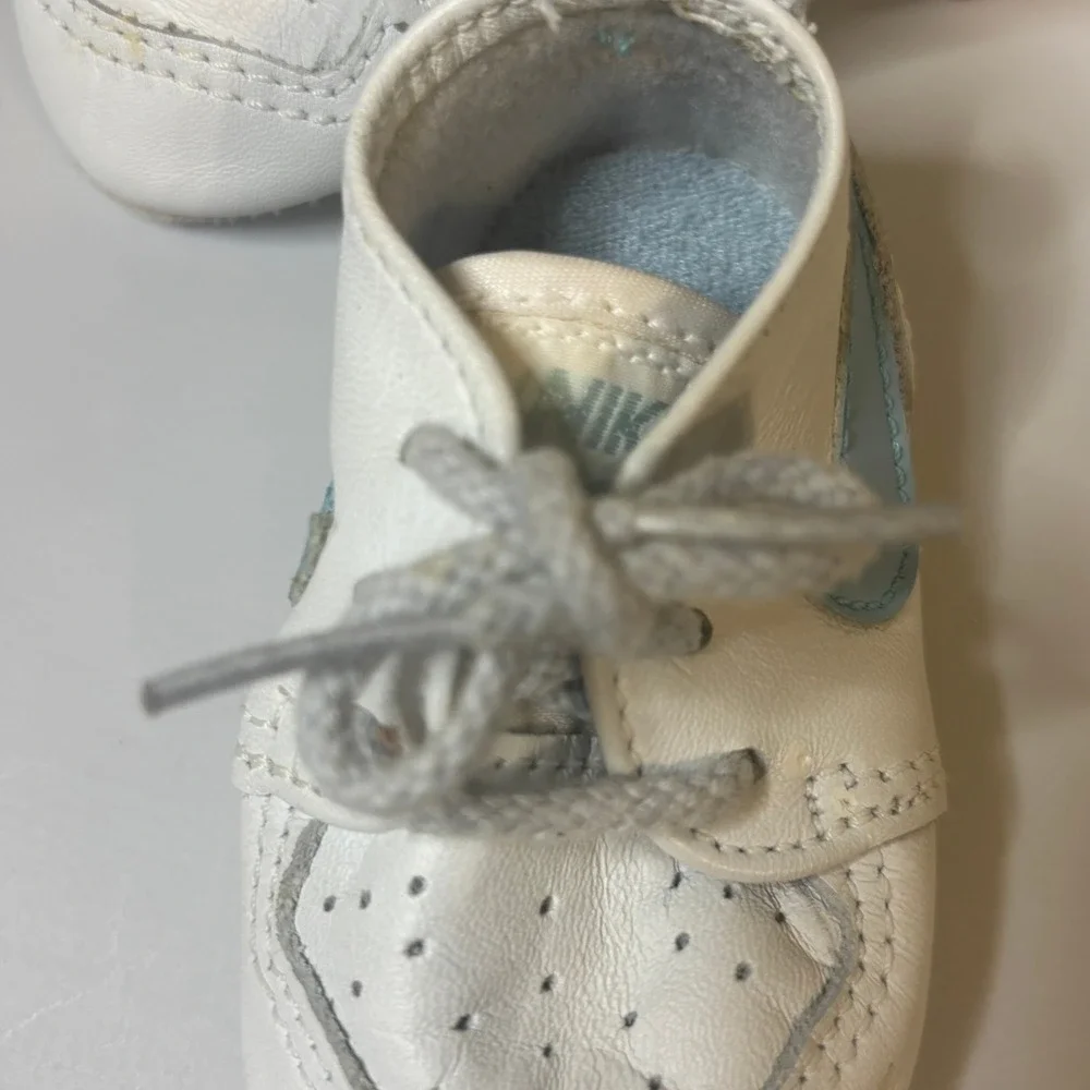 1986 Nike Baby Sneakers Sweet Dreams Original Tin White‎ Blue Infant Baby Reveal